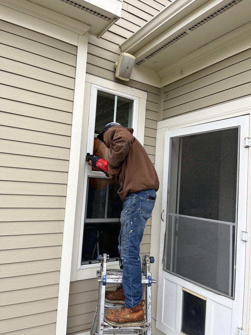 Installer working in a window opening