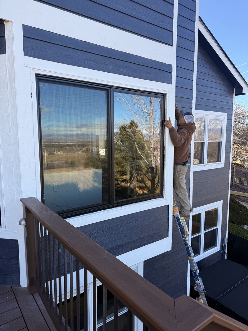 Installer setting a black window from a deck